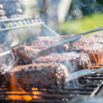 Bøffer på grillen